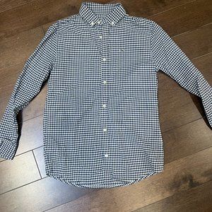 Vineyard Vines Boys Performance Button down Shirt Size M Like New